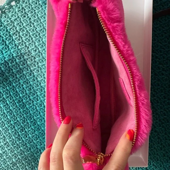 Faux Fur Pink Shoulder Bag - Picture 6 of 10